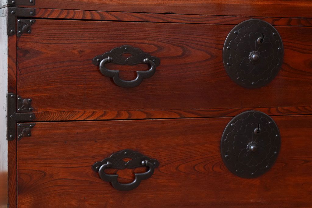 アンティーク家具　古民具・骨董　前面欅材　共縁　上品なアンティーク米沢箪笥