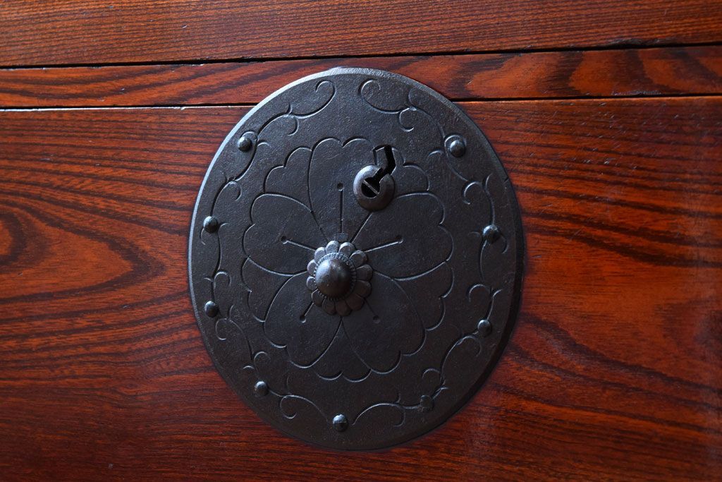 アンティーク家具　古民具・骨董　前面欅材　共縁　上品なアンティーク米沢箪笥