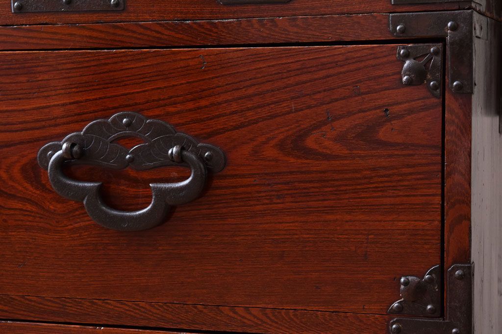 アンティーク家具　古民具・骨董　前面欅材　共縁　上品なアンティーク米沢箪笥