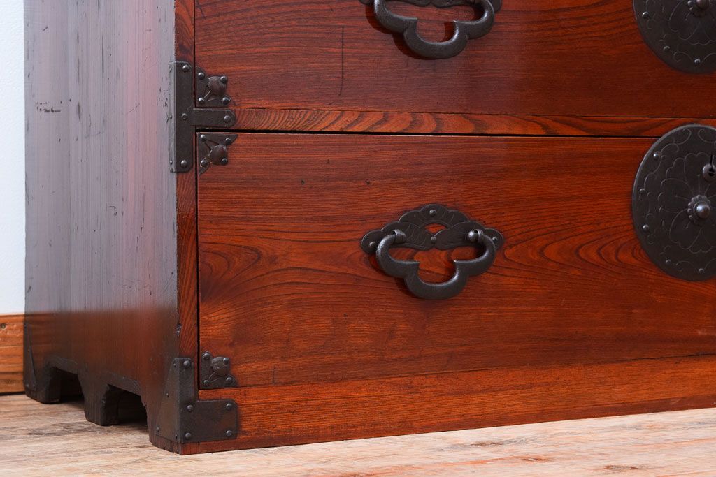 アンティーク家具　古民具・骨董　前面欅材　共縁　上品なアンティーク米沢箪笥