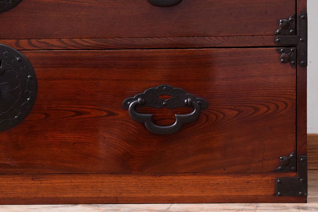 アンティーク家具　古民具・骨董　前面欅材　共縁　上品なアンティーク米沢箪笥