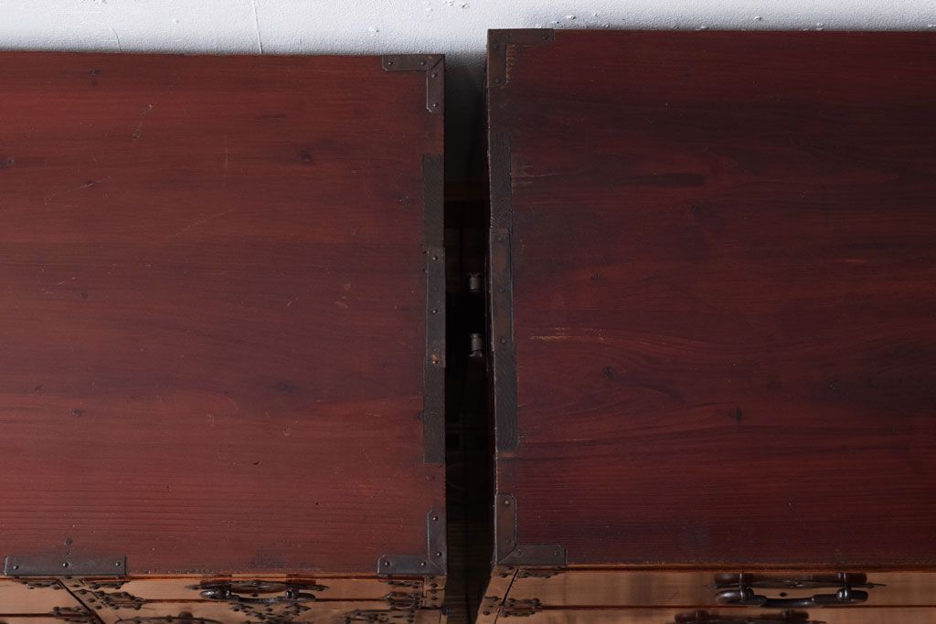 アンティーク家具　古民具・骨董　前面欅材　共縁　上品なアンティーク米沢箪笥