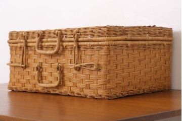 アンティーク雑貨　和製アンティーク　収納に便利なかわいいバスケット(かご・トランク)
