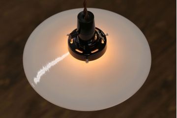 アンティーク　白いガラス製!平笠のレトロな天井照明2つセット