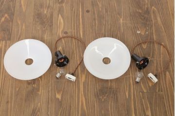 アンティーク　白いガラス製!平笠のレトロな天井照明2つセット