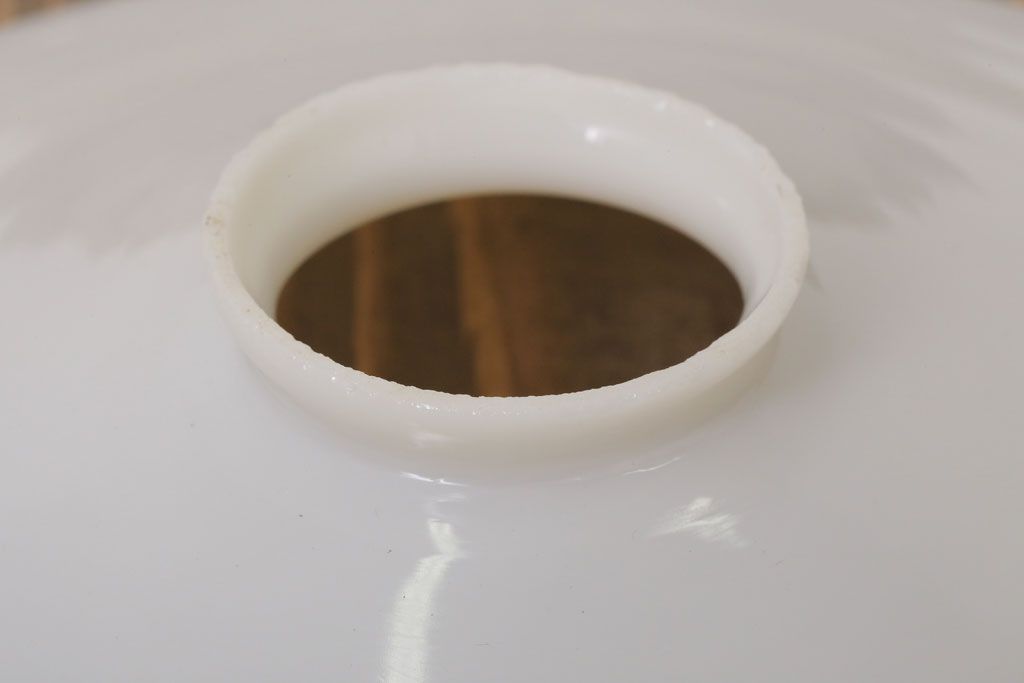 アンティーク　白いガラス製!平笠のレトロな天井照明2つセット