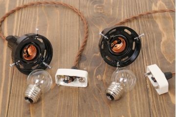 アンティーク　白いガラス製!平笠のレトロな天井照明2つセット