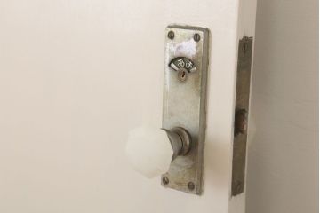 ガラスのドアノブ!銀モールガラス入りのレトロなアンティークドア(2)