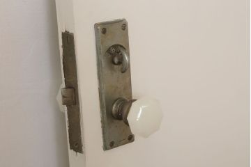 ガラスのドアノブ!銀モールガラス入りのレトロなアンティークドア(2)