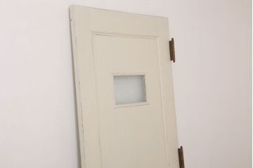 ダイヤガラス入りのレトロなアンティークホワイトペイントドア