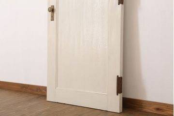 ダイヤガラス入りのレトロなアンティークホワイトペイントドア