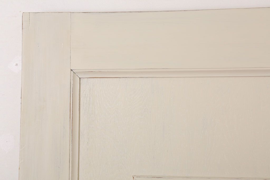 ダイヤガラス入りのレトロなアンティークホワイトペイントドア
