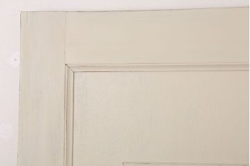 ダイヤガラス入りのレトロなアンティークホワイトペイントドア