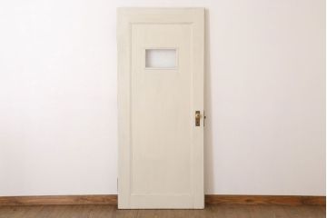 ダイヤガラス入りのレトロなアンティークホワイトペイントドア