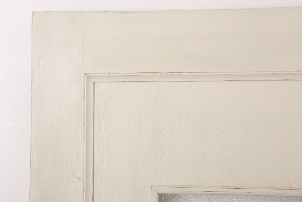 ダイヤガラス入りのレトロなアンティークホワイトペイントドア