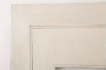 ダイヤガラス入りのレトロなアンティークホワイトペイントドア