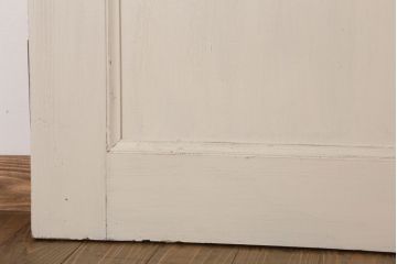 ダイヤガラス入りのレトロなアンティークホワイトペイントドア