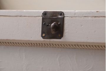 アンティーク家具　アイボリーペイント!小ぶりなアンティークライティングビューロー(机)