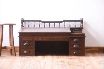 アンティーク家具　古い栓材　上質な意匠のアンティーク簿記机(ライティングビューロー)