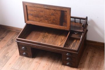 アンティーク家具　古い栓材　上質な意匠のアンティーク簿記机(ライティングビューロー)