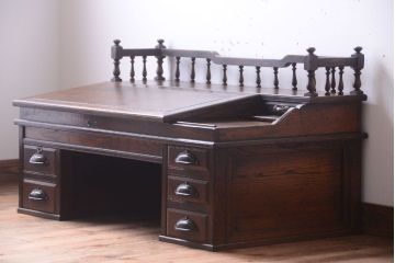 アンティーク家具　古い栓材　上質な意匠のアンティーク簿記机(ライティングビューロー)