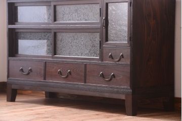 アンティーク家具　結霜ガラス入り!上品な古い時代箪笥の脚付きサイドボード