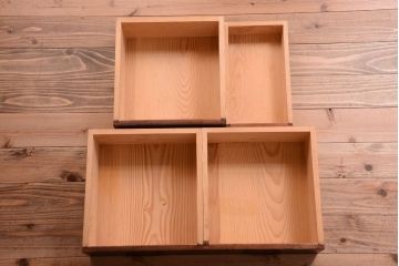 アンティーク家具　結霜ガラス入り!上品な古い時代箪笥の脚付きサイドボード