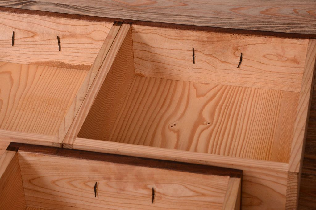 アンティーク家具　結霜ガラス入り!上品な古い時代箪笥の脚付きサイドボード