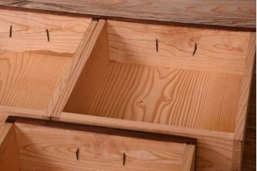 アンティーク家具　結霜ガラス入り!上品な古い時代箪笥の脚付きサイドボード