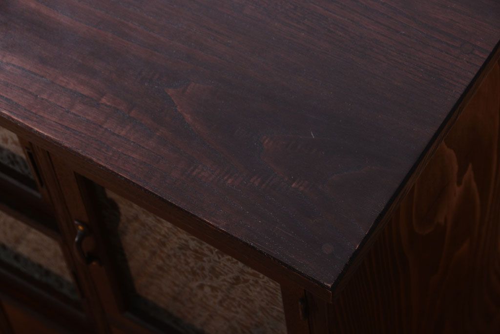 アンティーク家具　結霜ガラス入り!上品な古い時代箪笥の脚付きサイドボード