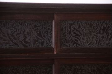 アンティーク家具　結霜ガラス入り!上品な古い時代箪笥の脚付きサイドボード