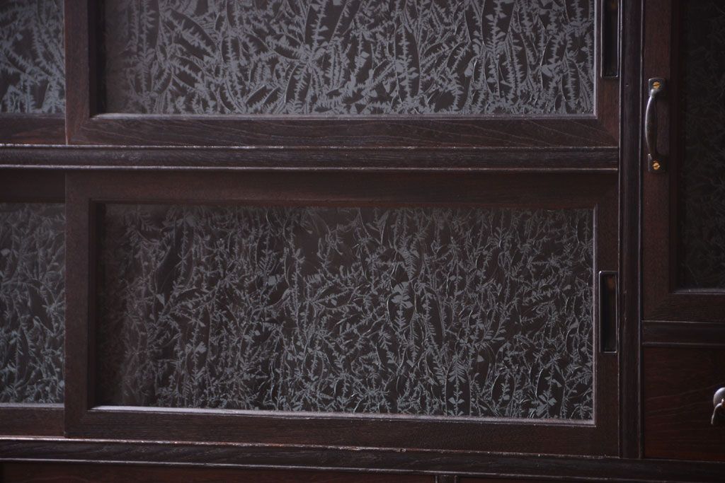 アンティーク家具　結霜ガラス入り!上品な古い時代箪笥の脚付きサイドボード