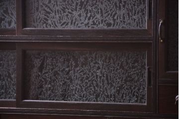 アンティーク家具　結霜ガラス入り!上品な古い時代箪笥の脚付きサイドボード