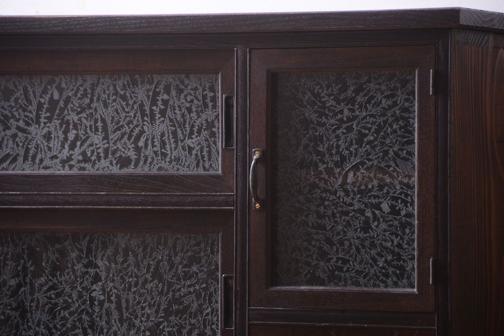 アンティーク家具　結霜ガラス入り!上品な古い時代箪笥の脚付きサイドボード