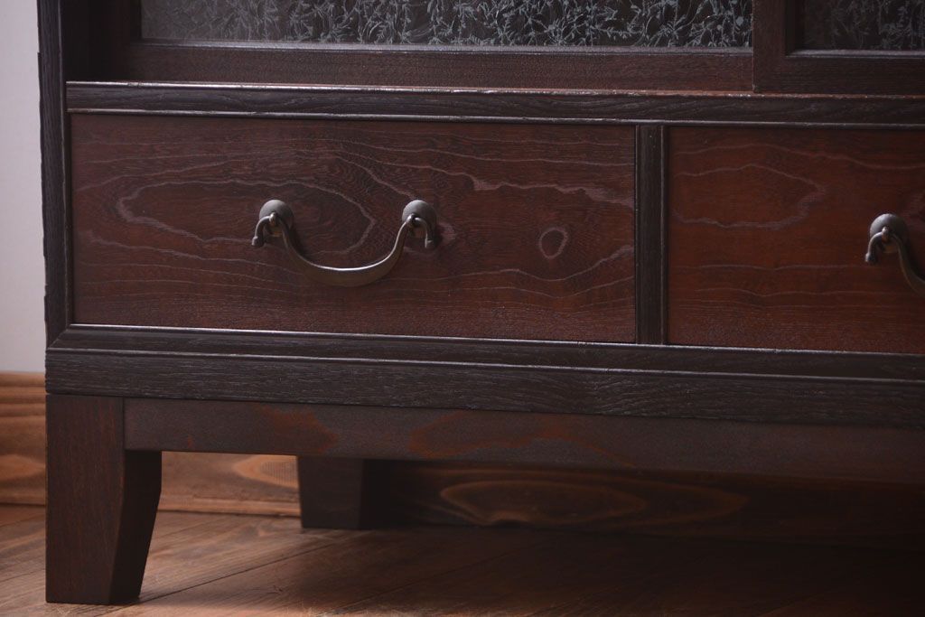 アンティーク家具　結霜ガラス入り!上品な古い時代箪笥の脚付きサイドボード