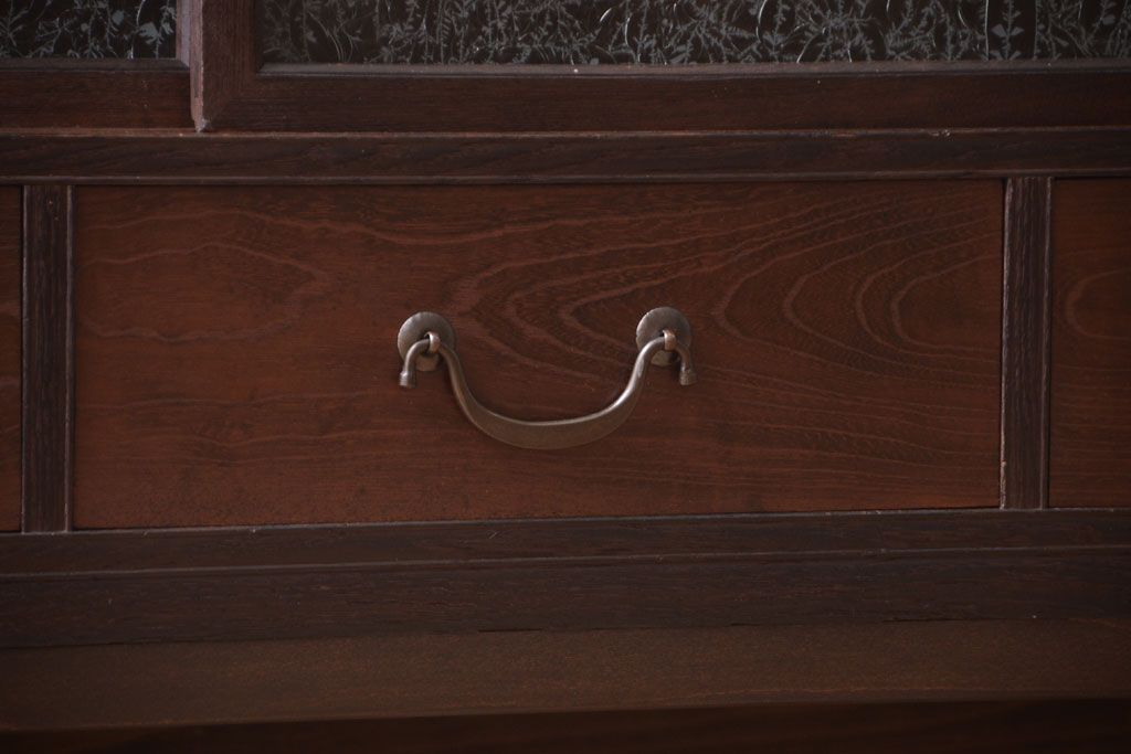 アンティーク家具　結霜ガラス入り!上品な古い時代箪笥の脚付きサイドボード