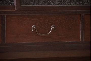 アンティーク家具　結霜ガラス入り!上品な古い時代箪笥の脚付きサイドボード