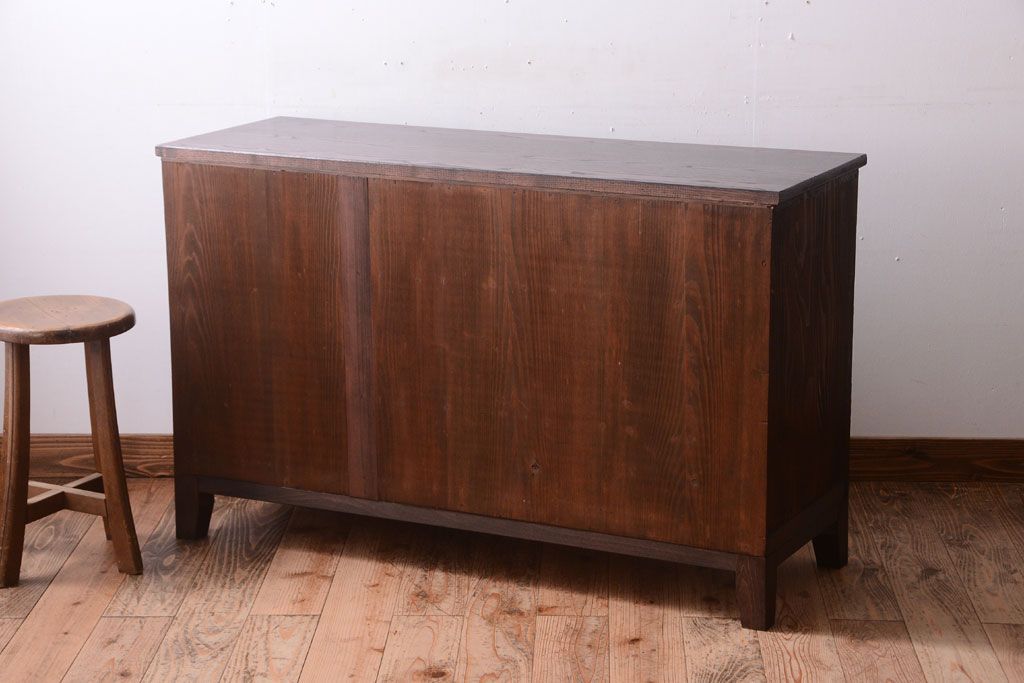 アンティーク家具　結霜ガラス入り!上品な古い時代箪笥の脚付きサイドボード