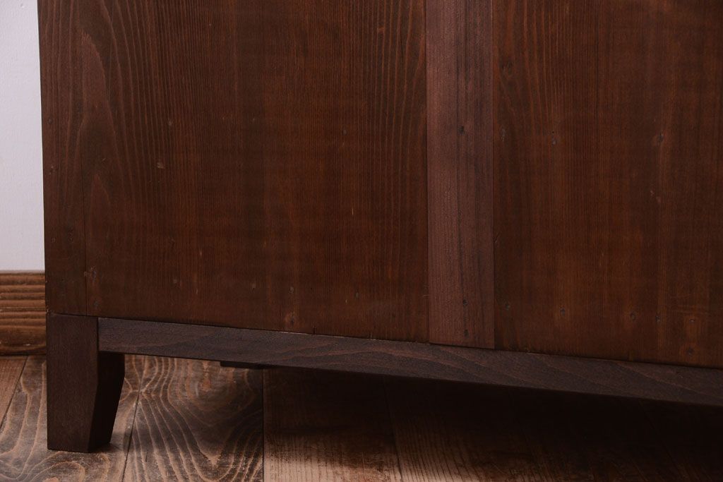 アンティーク家具　結霜ガラス入り!上品な古い時代箪笥の脚付きサイドボード