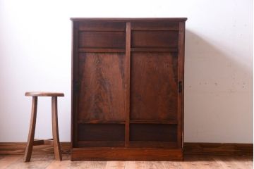 アンティーク家具　古い木製のアンティーク収納戸棚(キャビネット)