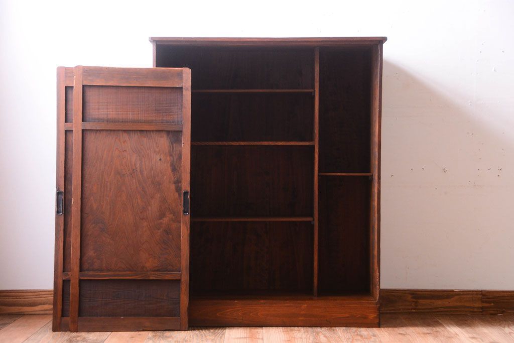 アンティーク家具　古い木製のアンティーク収納戸棚(キャビネット)