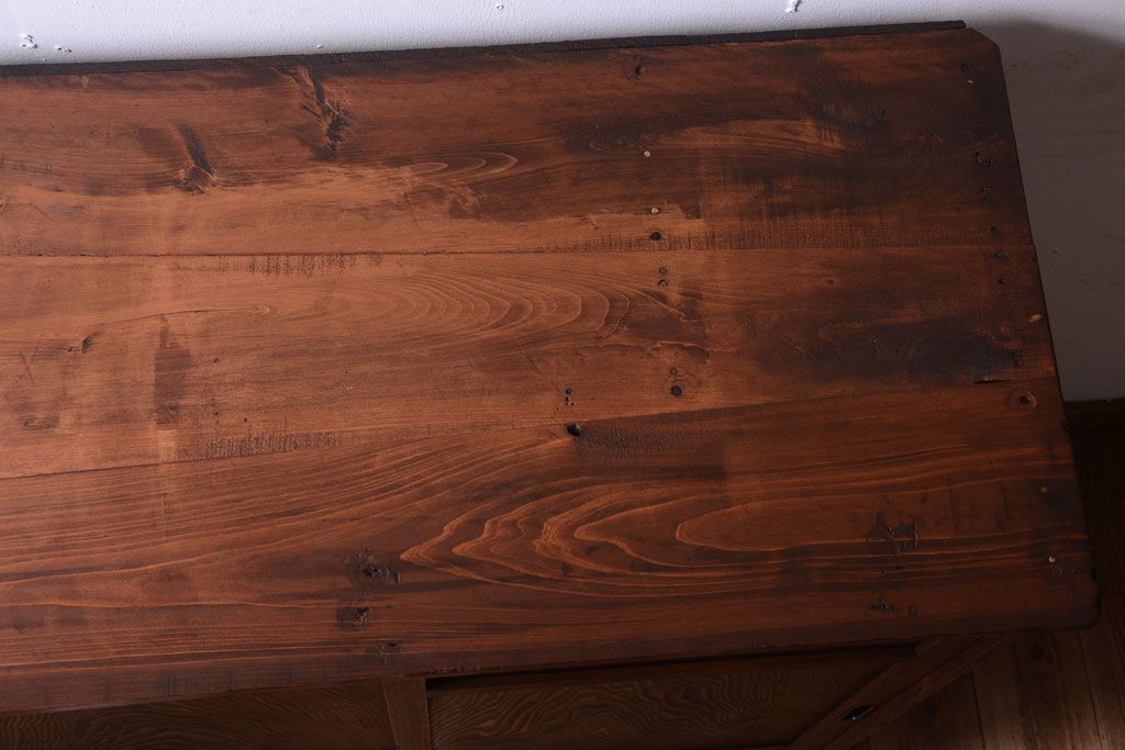 アンティーク家具　古い木製のアンティーク収納戸棚(キャビネット)