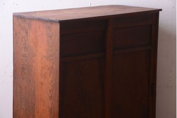 アンティーク家具　古い木製のアンティーク収納戸棚(キャビネット)