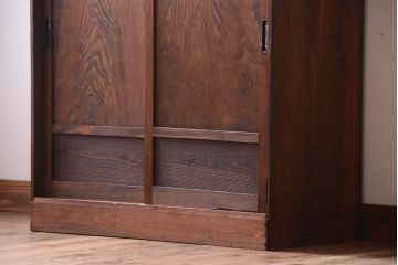 アンティーク家具　古い木製のアンティーク収納戸棚(キャビネット)