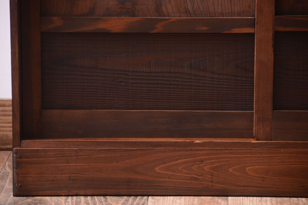 アンティーク家具　古い木製のアンティーク収納戸棚(キャビネット)