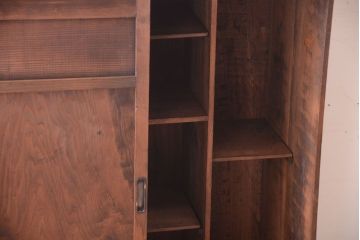 アンティーク家具　古い木製のアンティーク収納戸棚(キャビネット)