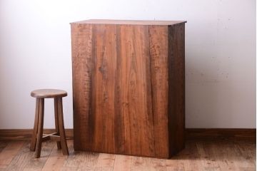 アンティーク家具　古い木製のアンティーク収納戸棚(キャビネット)