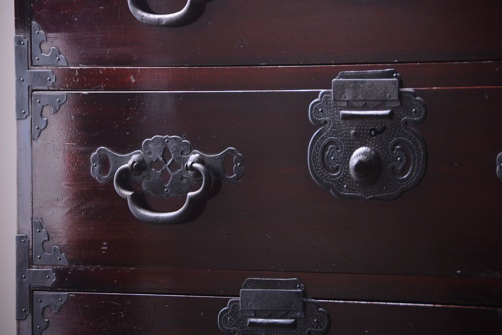 アンティーク家具　古民具・骨董　一本物　巾着金具　松本衣装箪笥