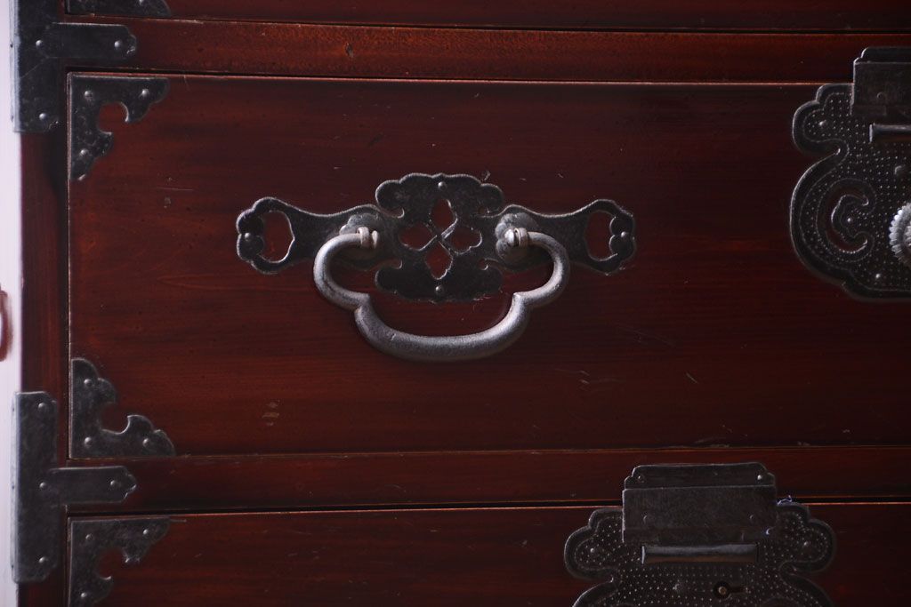 アンティーク家具　古民具・骨董　一本物　巾着金具　松本衣装箪笥