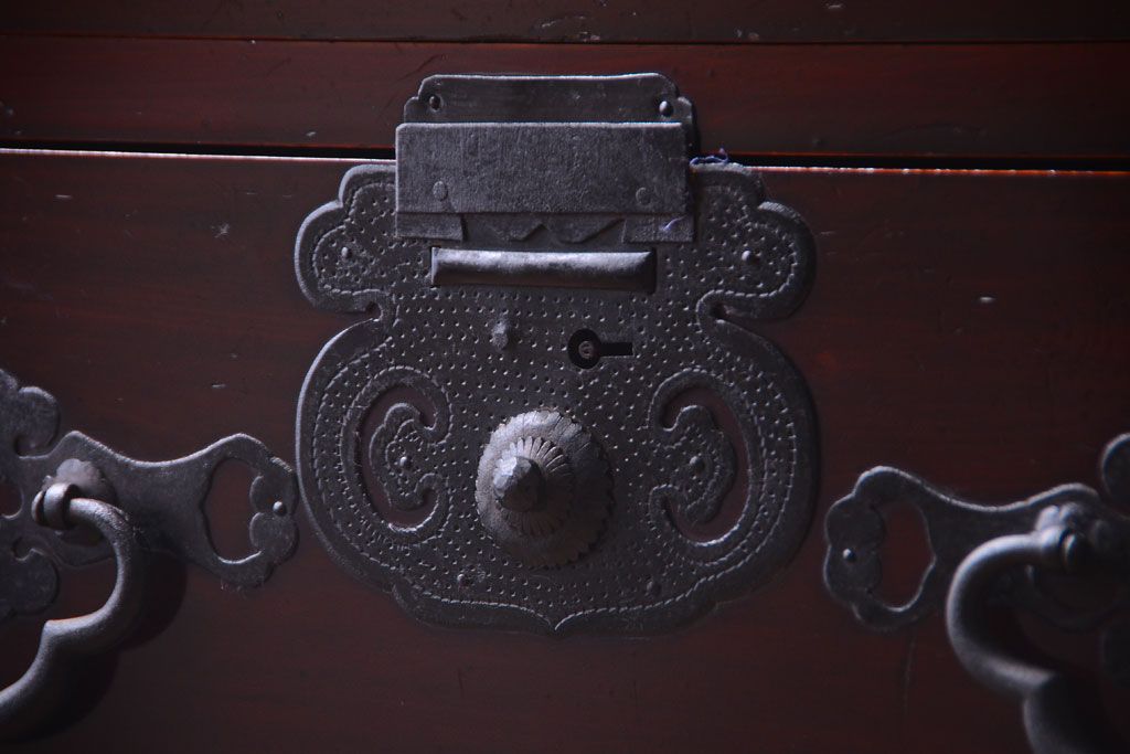 アンティーク家具　古民具・骨董　一本物　巾着金具　松本衣装箪笥